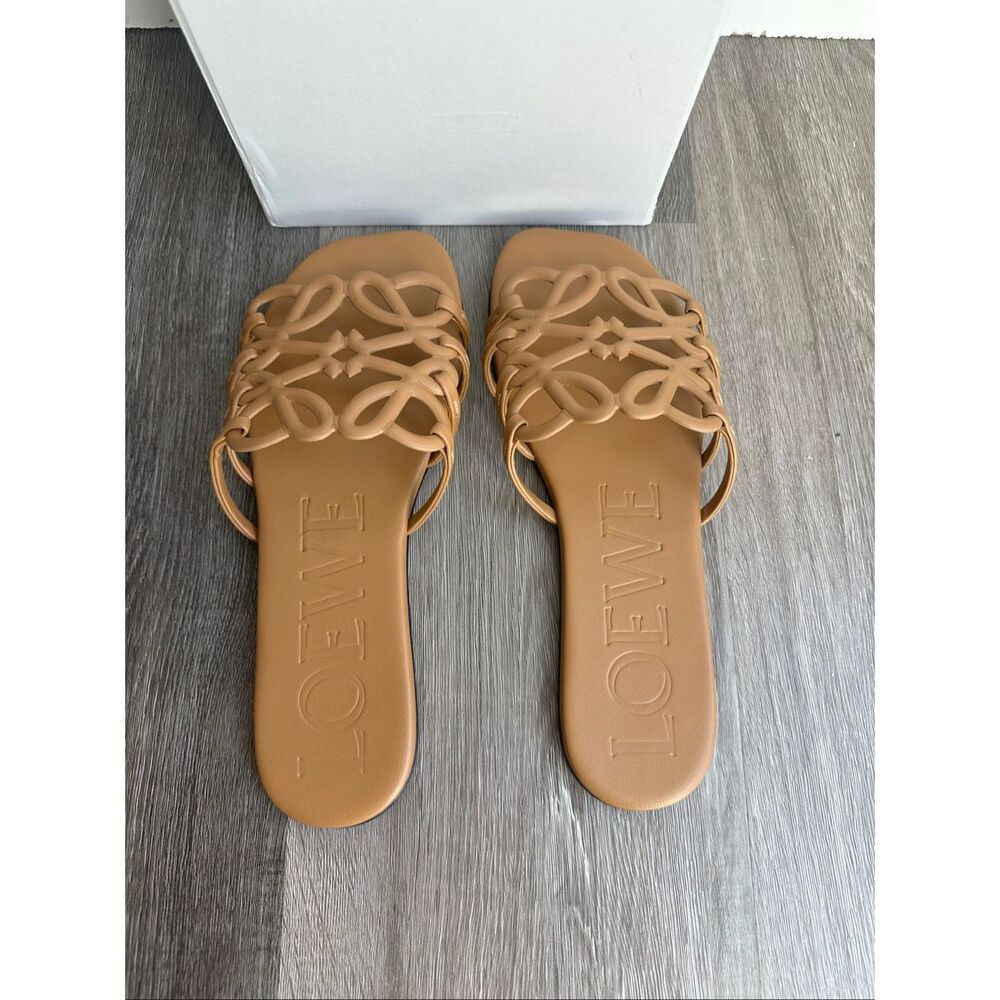 LOEWE Petal Anagram leather slides in Tan EU 38/ US 8 $890 - Picture 10 of 14